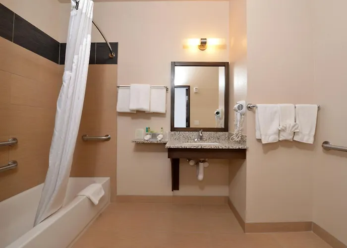 Express & By Ihg Hotel 3*