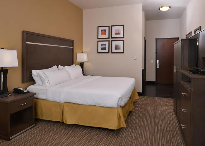 Express & By Ihg 3*