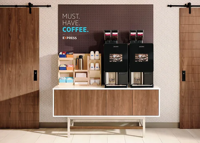 Express & By Ihg Hotel 3*